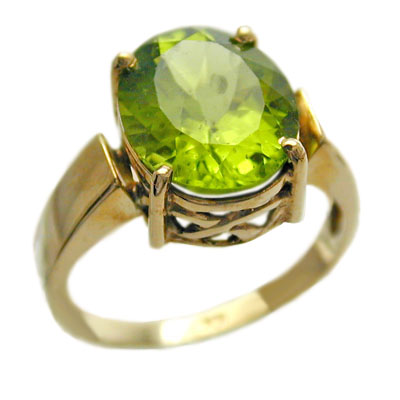 5.5 Ct Peridot 11mm x 9mm Oval Ring